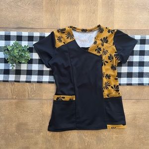 🌸🌸🌸 3/25$ Scrub Top